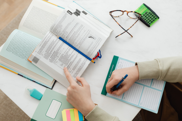 Cómo estudiar una oposición: claves reales para rendir mejor sin quemarte